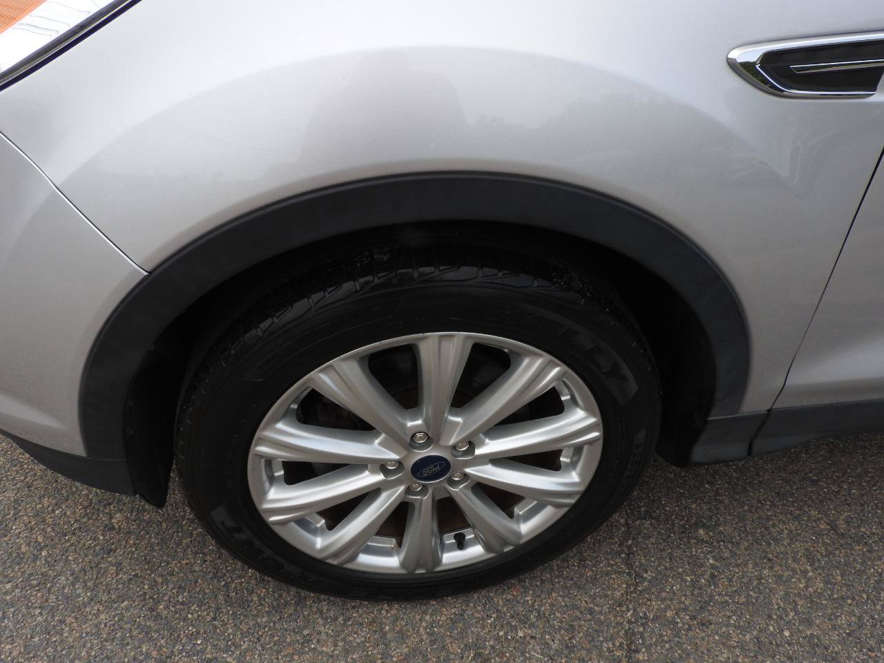 Used 2019 Ford Escape SEL AWD/4WD image 17