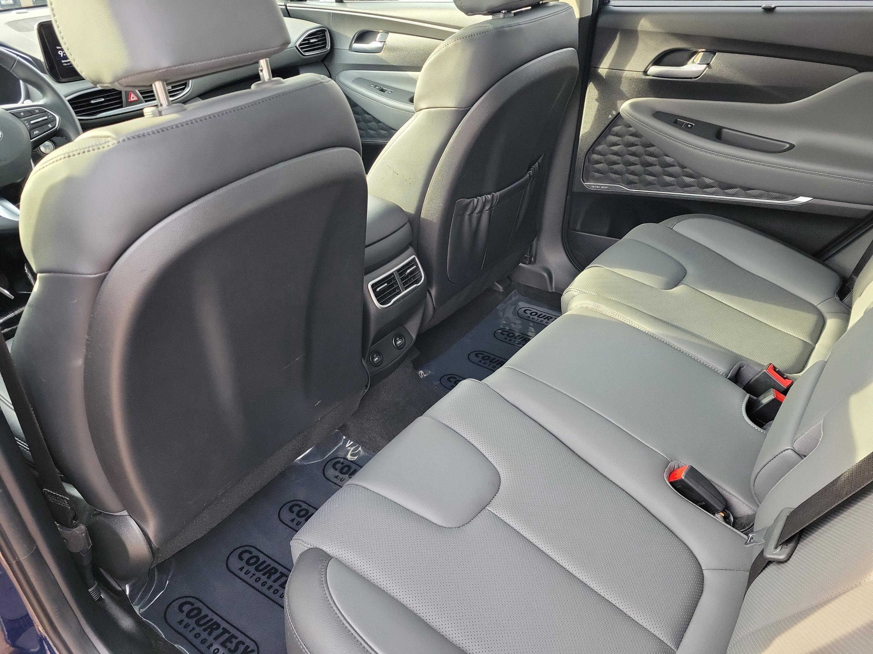 Used 2023 Hyundai Santa Fe SEL w/ Premium Package image 12