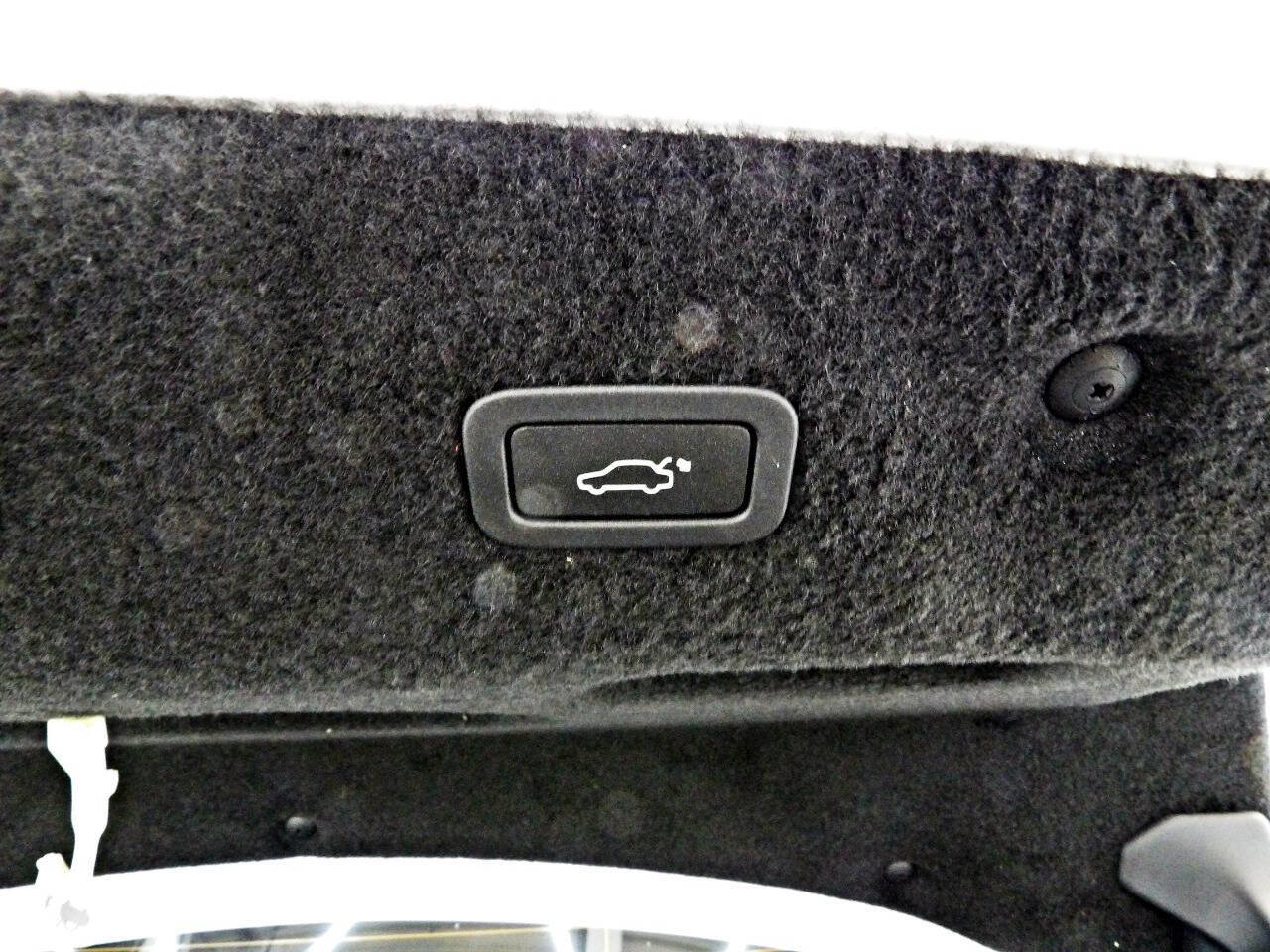 Used 2020 Jaguar XE S image 14