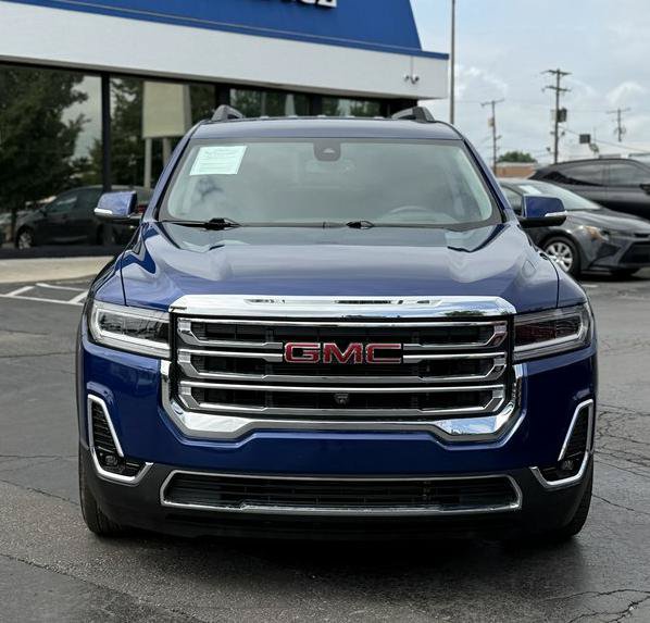 Used 2023 GMC Acadia SLT w/ Technology Package FWD image 2
