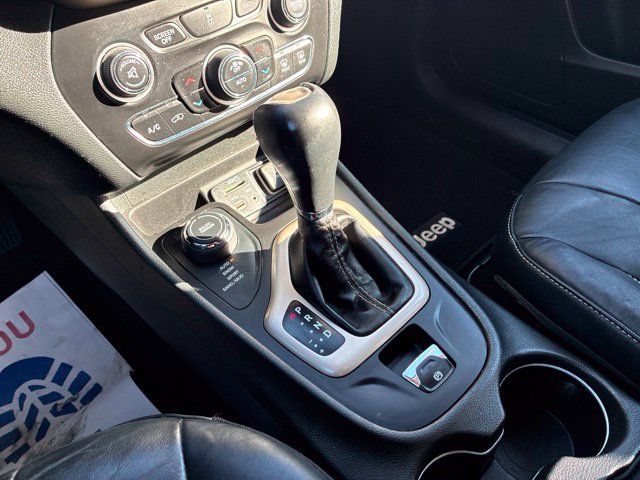Used 2015 Jeep Cherokee Limited AWD/4WD image 35