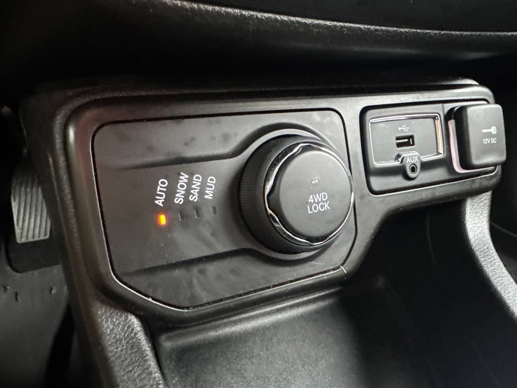 Used 2020 Jeep Renegade Altitude AWD/4WD image 23