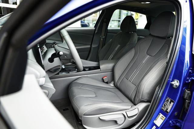 Used 2024 Hyundai Elantra SEL w/ Convenience Package FWD image 18