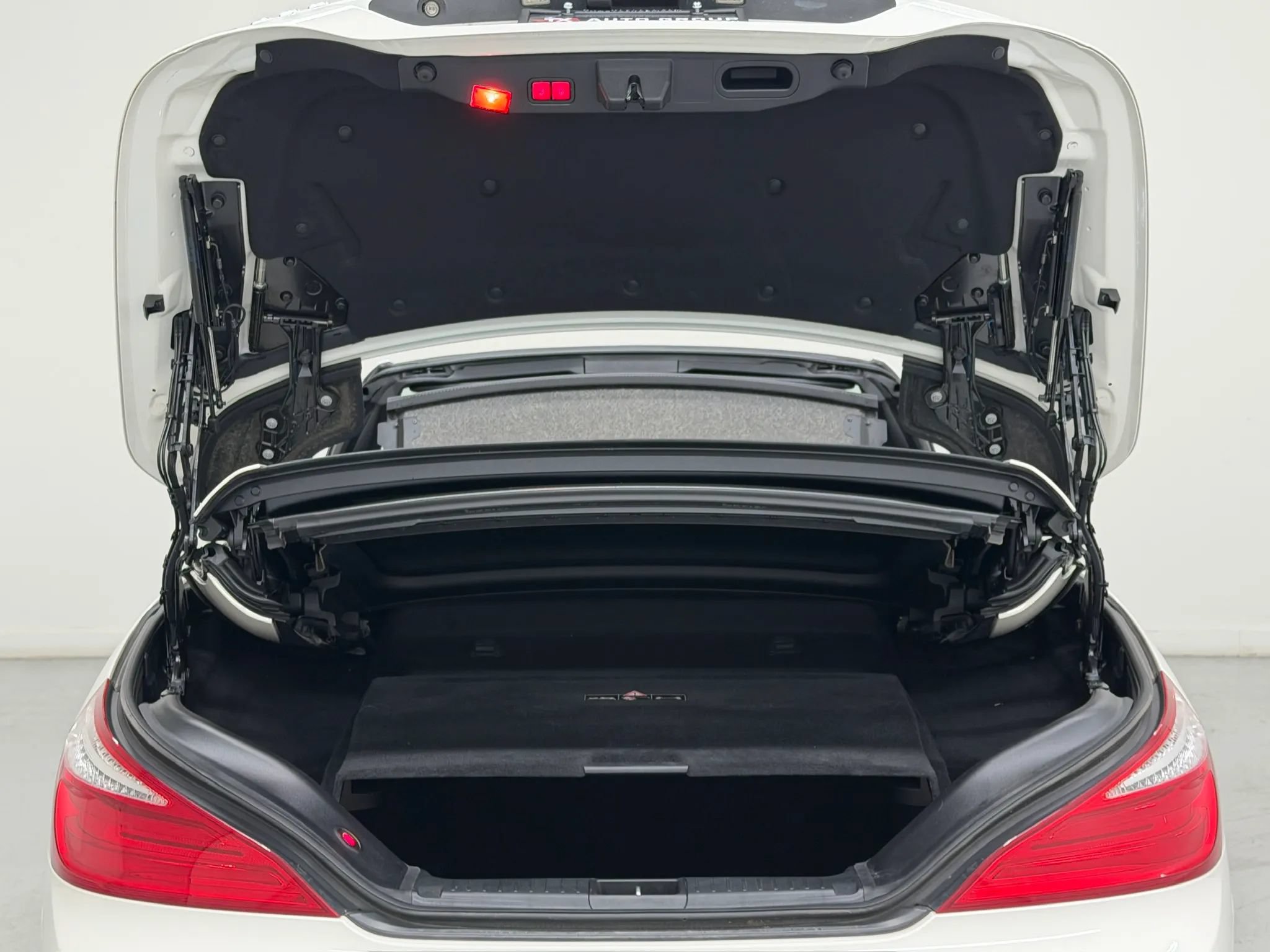 Used 2014 Mercedes-Benz SL 550 image 31