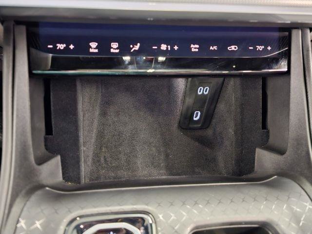 Used 2024 Jeep Wagoneer Launch Edition image 18