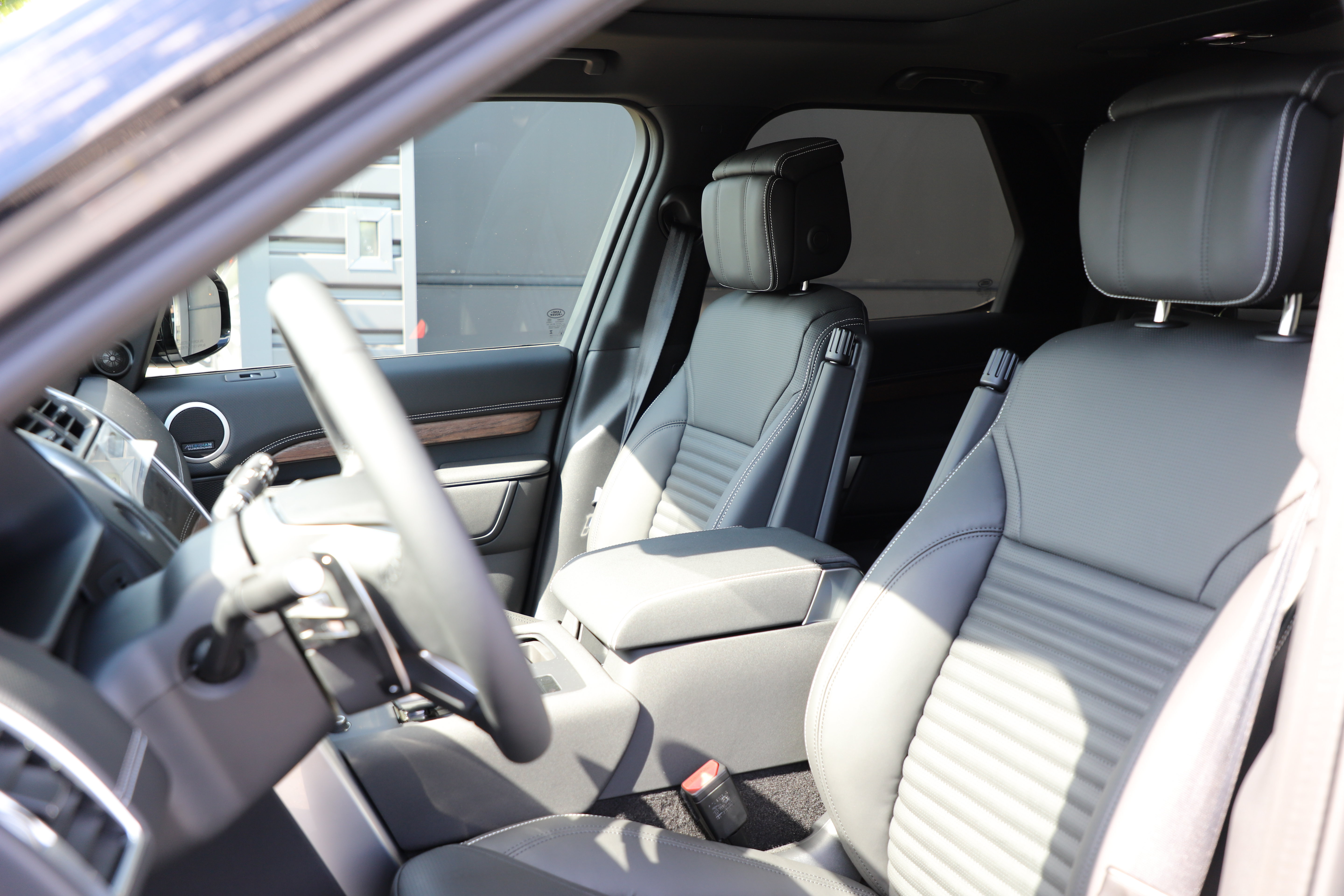 New 2026 Land Rover Discovery Dynamic SE AWD/4WD image 17