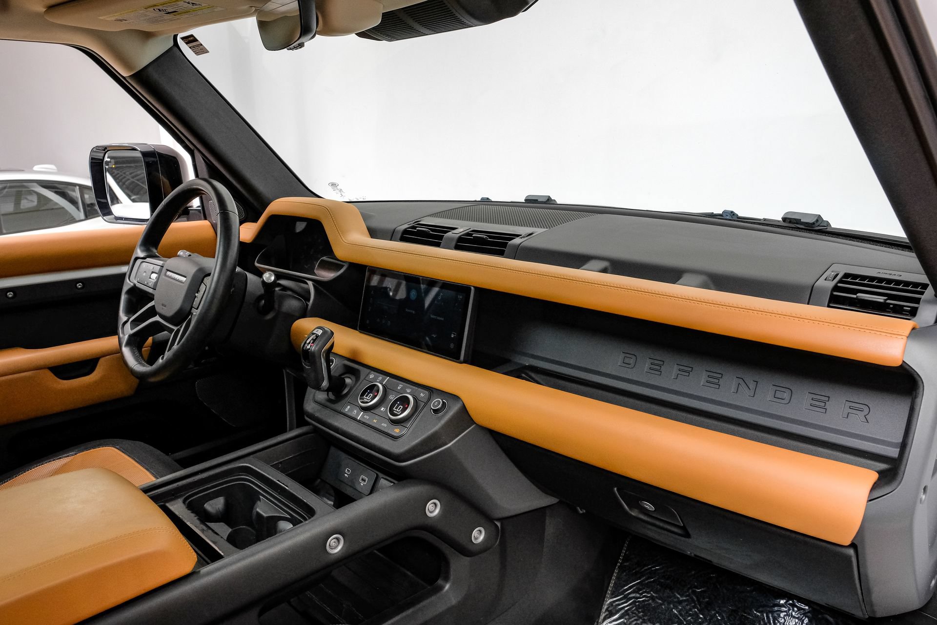 Used 2023 Land Rover Defender 110 X-Dynamic SE AWD/4WD image 15