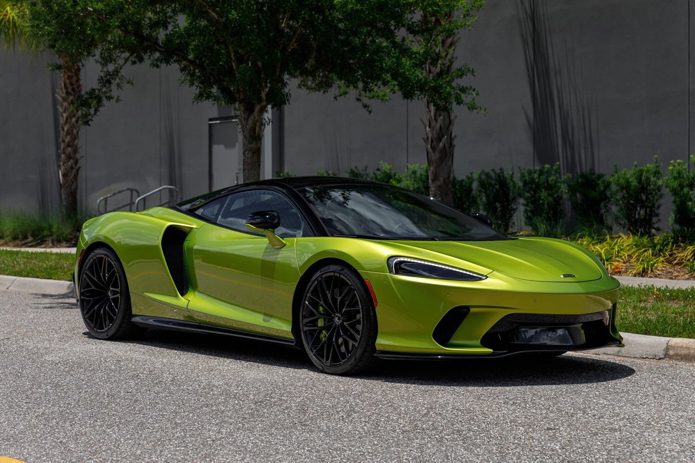 Used 2023 McLaren GT RWD image 5