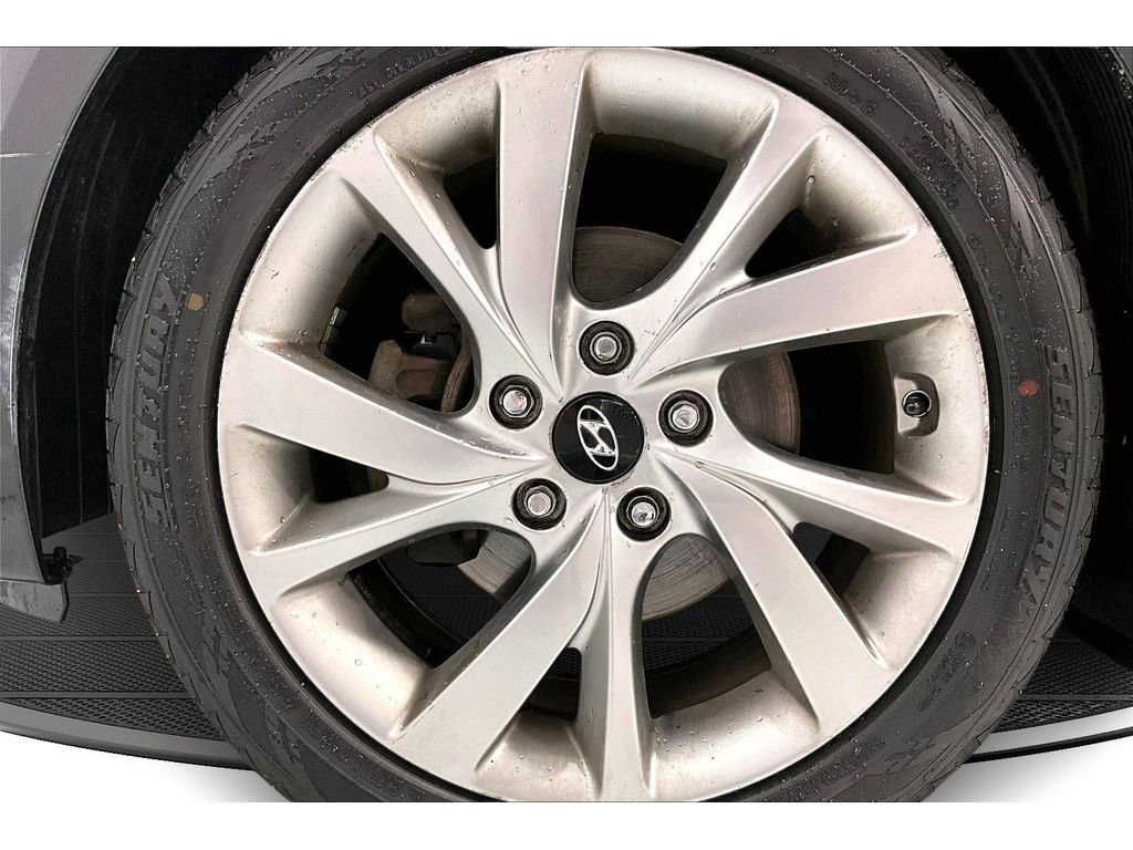 Used 2016 Hyundai Veloster image 10