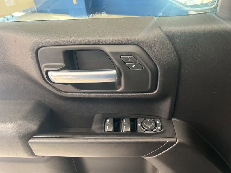 Used 2019 Chevrolet Silverado 1500 Custom w/ Custom Value Package AWD/4WD image 17