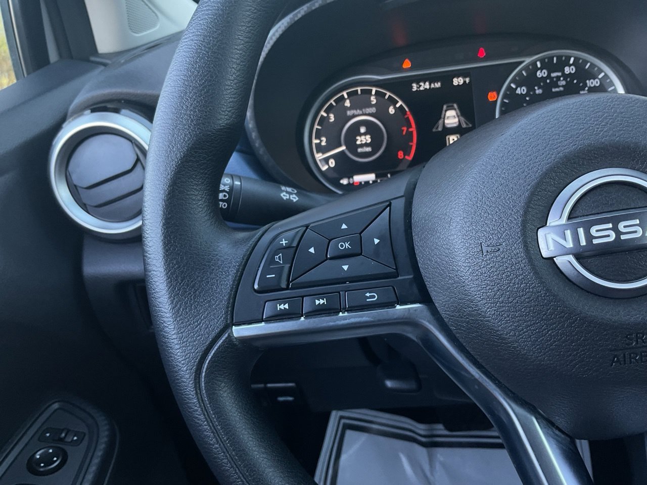 Used 2025 Nissan Versa SV FWD image 32