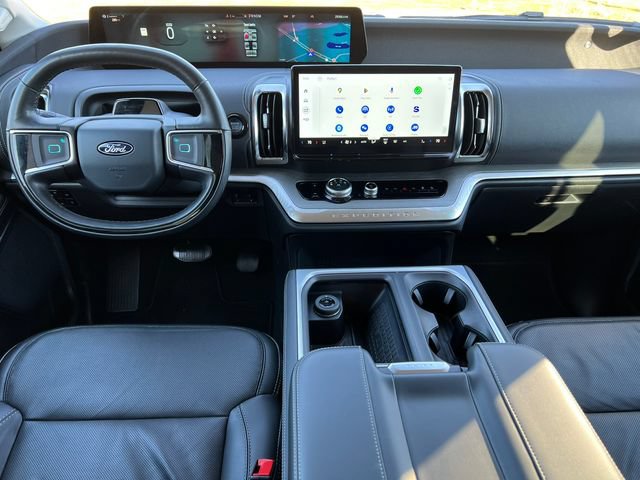 Used 2025 Ford Expedition Max Platinum AWD/4WD image 2