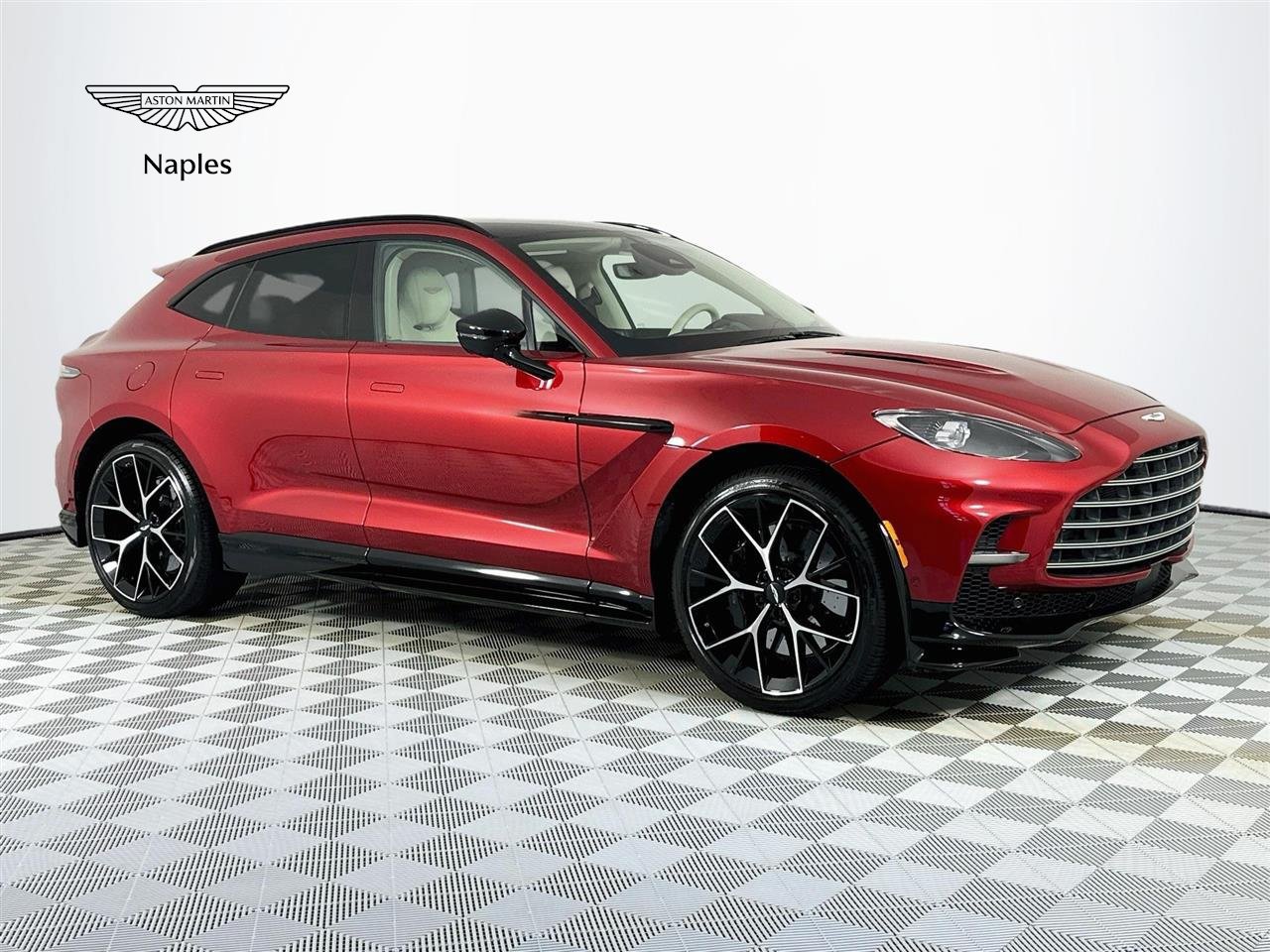Used 2025 Aston Martin DBX 707 AWD/4WD image 1