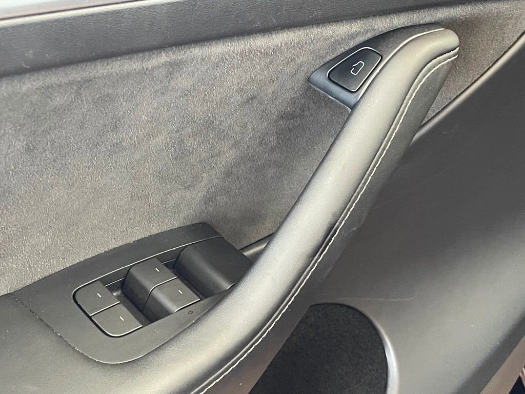 Used 2023 Tesla Model Y Long Range image 14