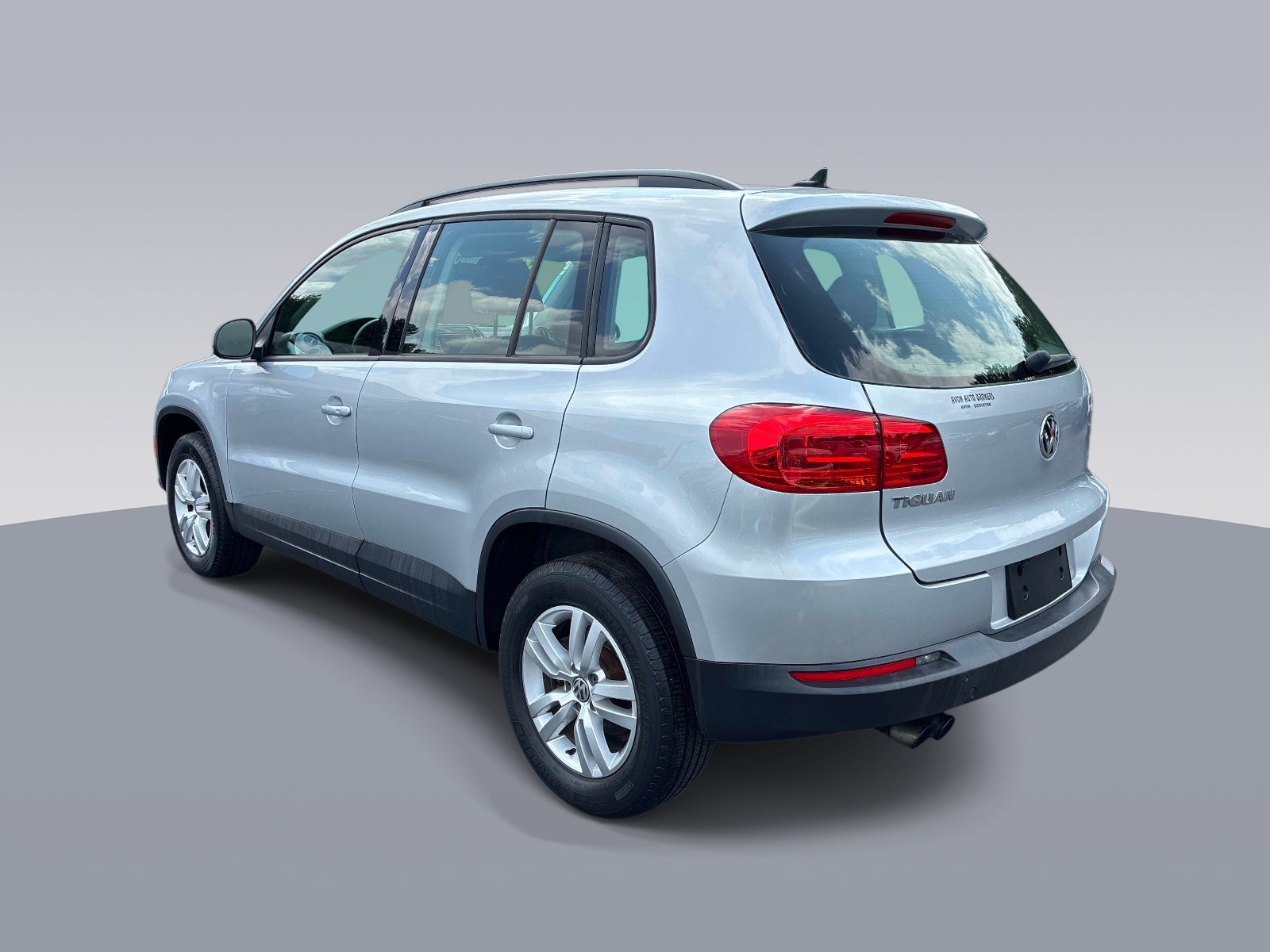 Used 2017 Volkswagen Tiguan S AWD/4WD image 5