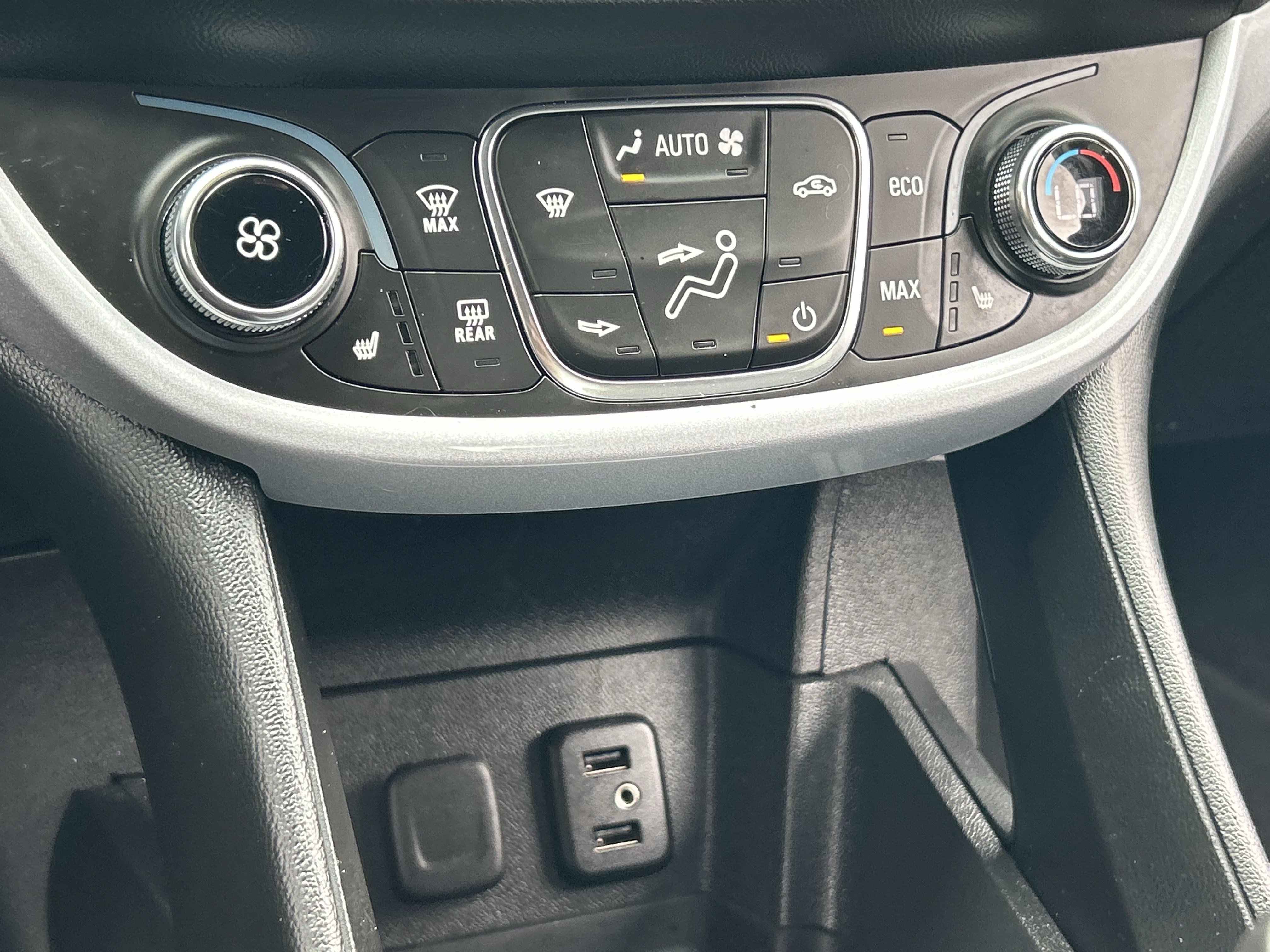 Used 2017 Chevrolet Volt LT w/ Comfort Package FWD image 23