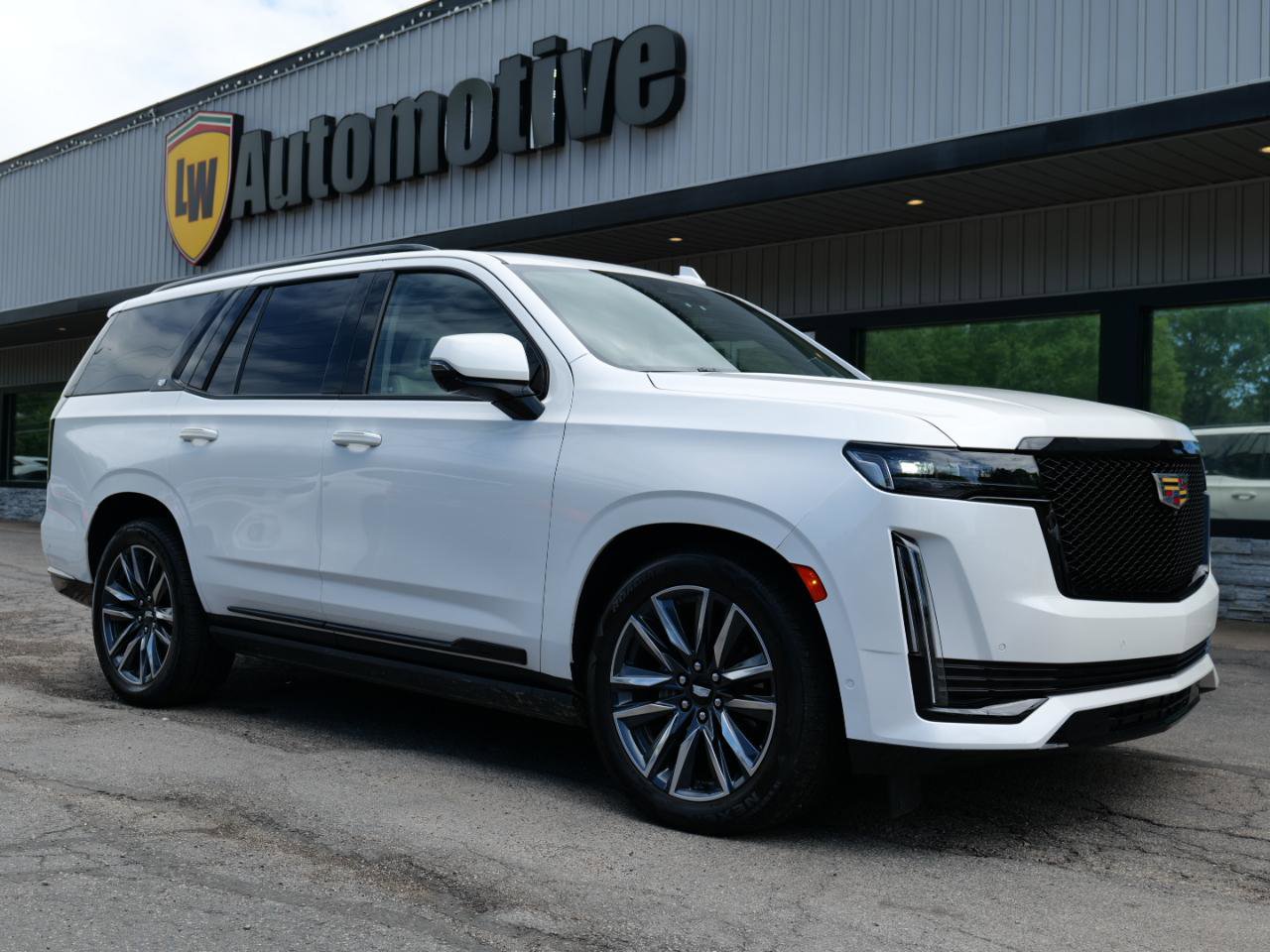 Used 2021 Cadillac Escalade Sport Platinum AWD/4WD image 2