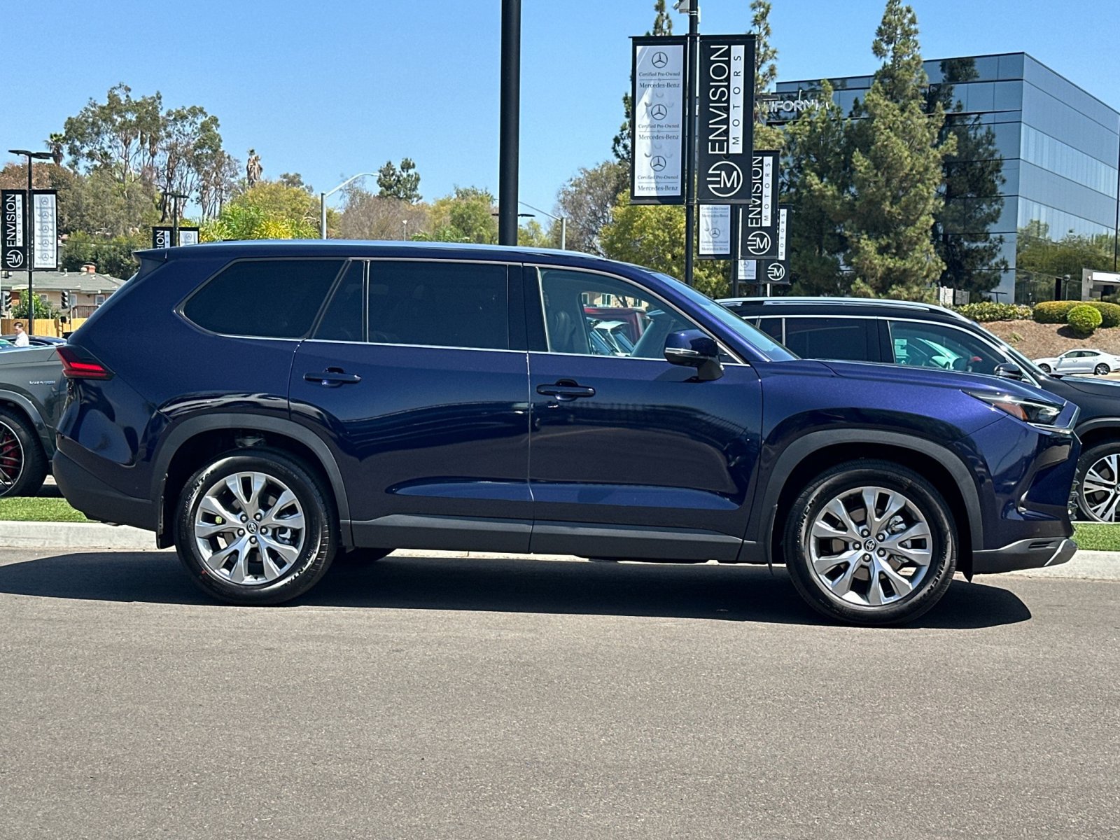 Used 2026 Toyota Grand Highlander FWD image 2