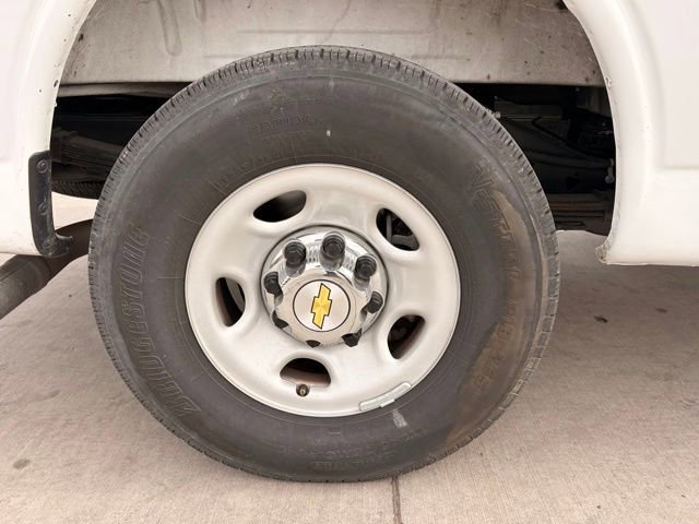 Used 2025 Chevrolet Express 3500 LT w/ LT Preferred Equipment Group RWD image 7