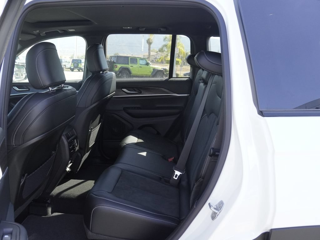 New 2026 Jeep Grand Cherokee Altitude AWD/4WD image 21
