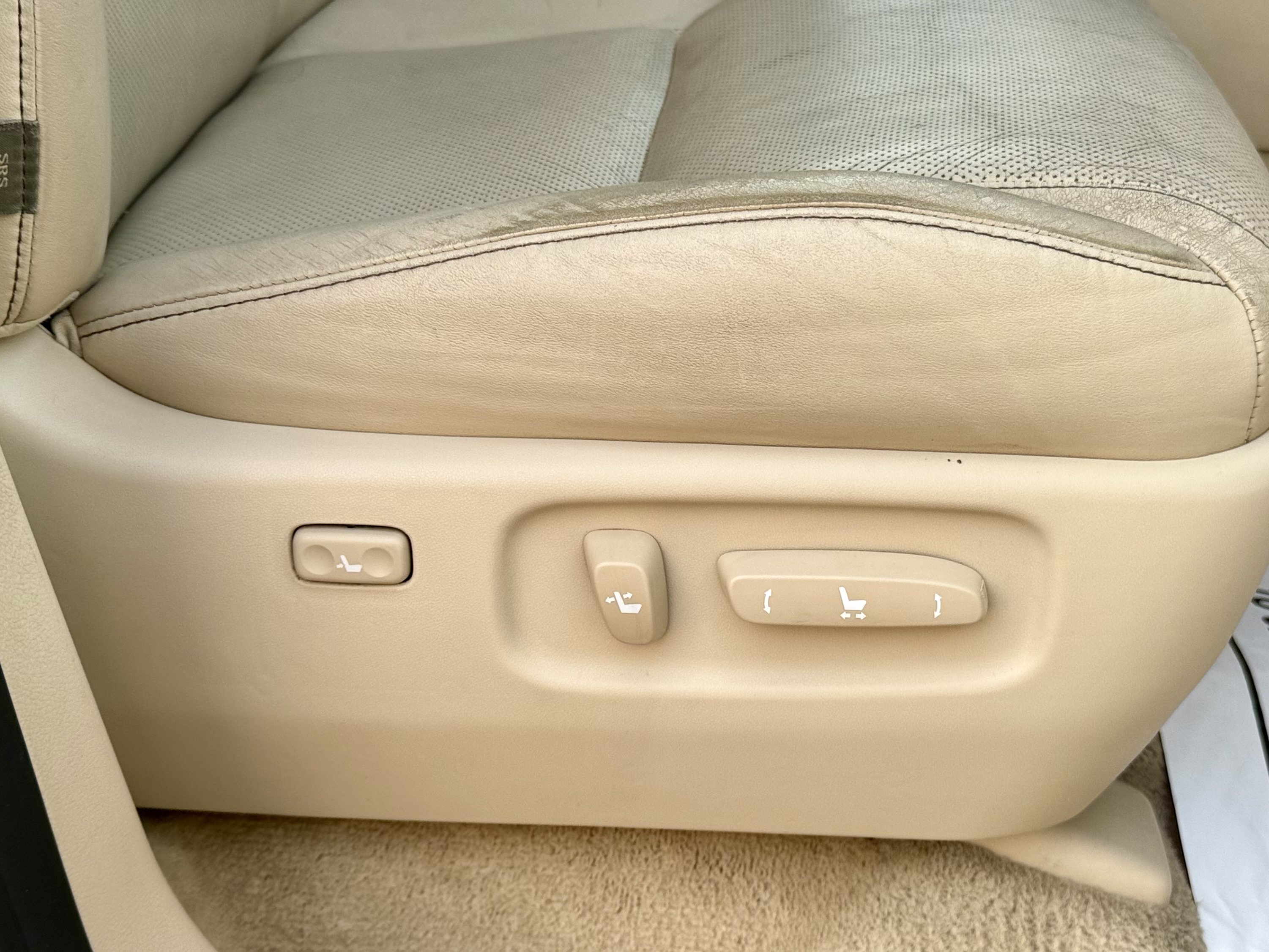 Used 2013 Lexus LX 570 4WD w/ Luxury Pkg image 41