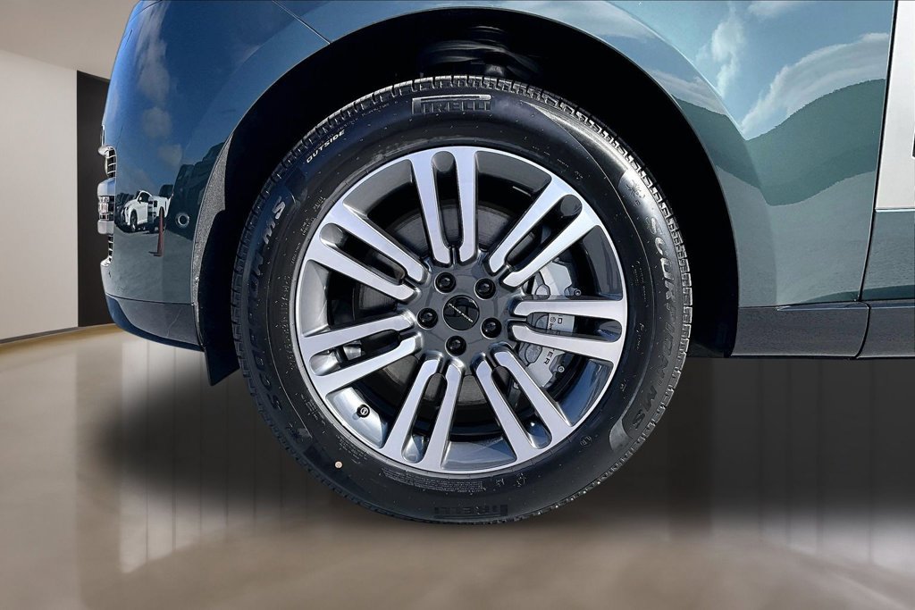 New 2026 Land Rover Range Rover Long Wheelbase SE AWD/4WD image 14