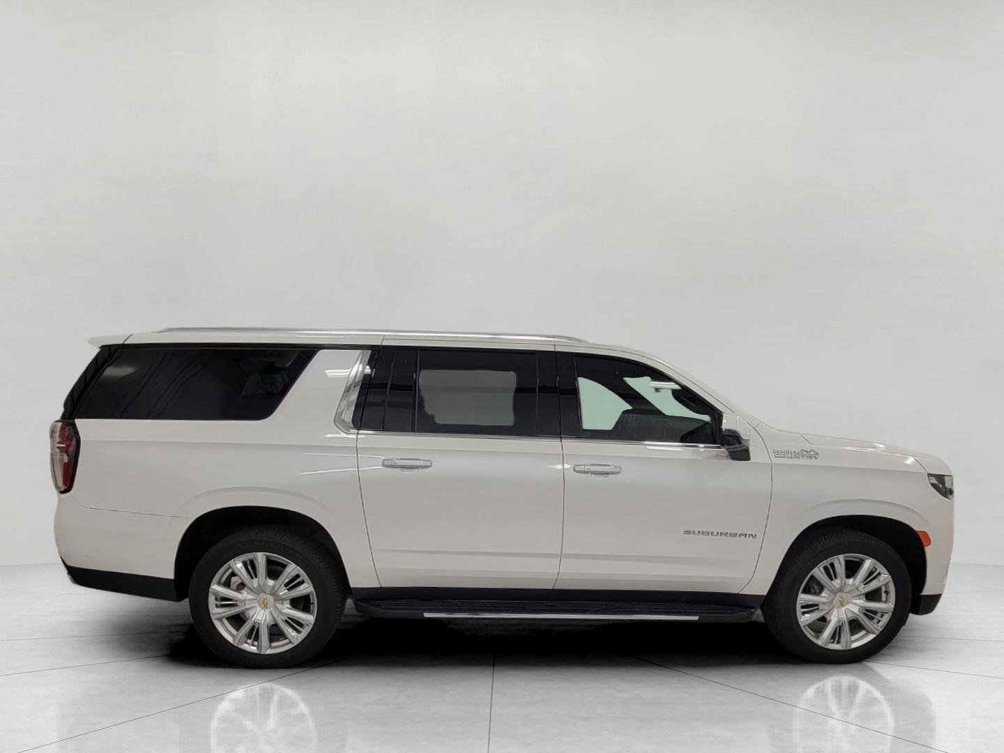 Used 2023 Chevrolet Suburban High Country AWD/4WD image 11
