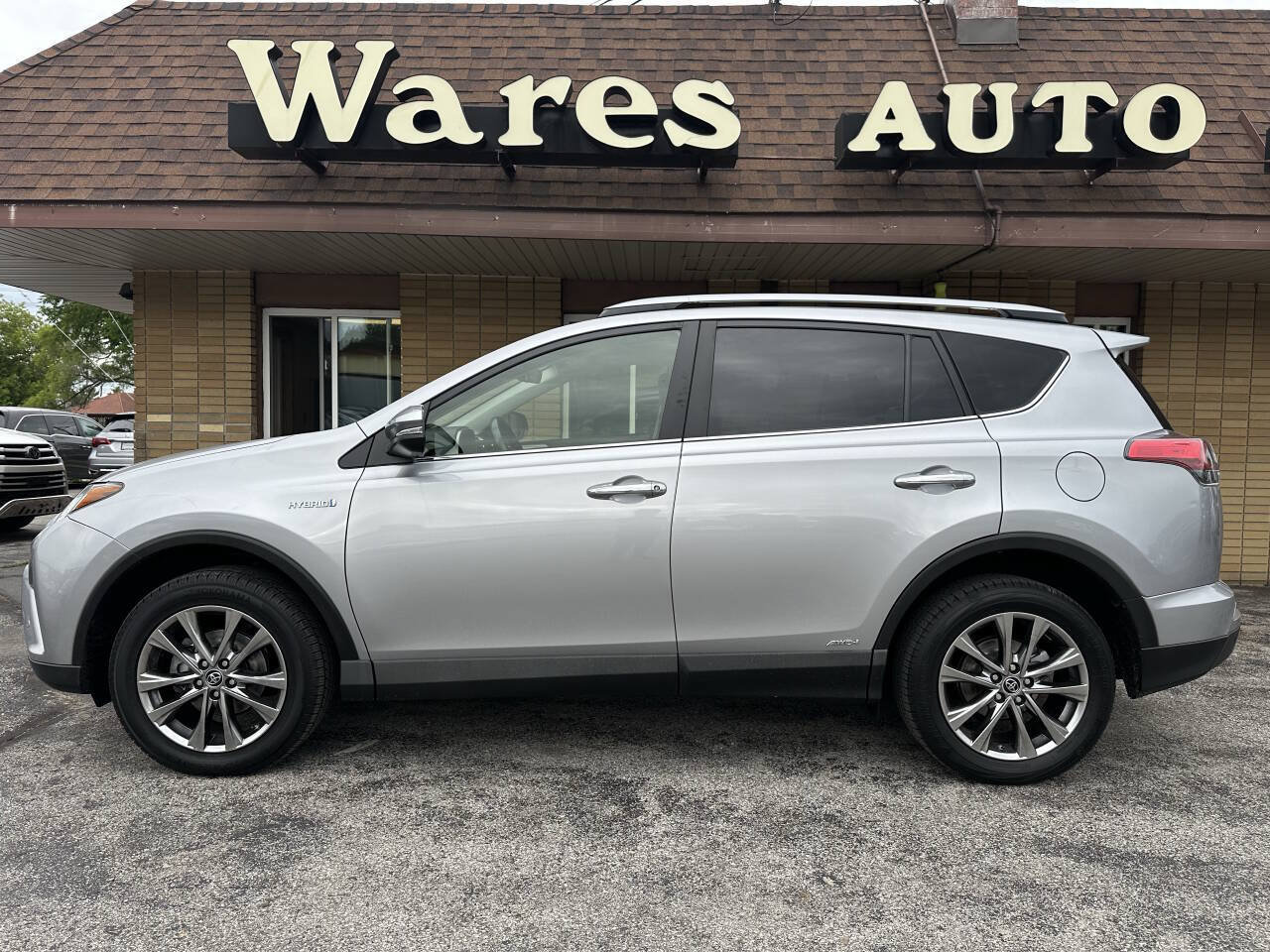 Used 2017 Toyota RAV4 Limited w/ Carpet Mat Package AWD/4WD image 1
