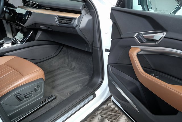 Used 2024 Audi Q8 e-tron Premium Plus image 24