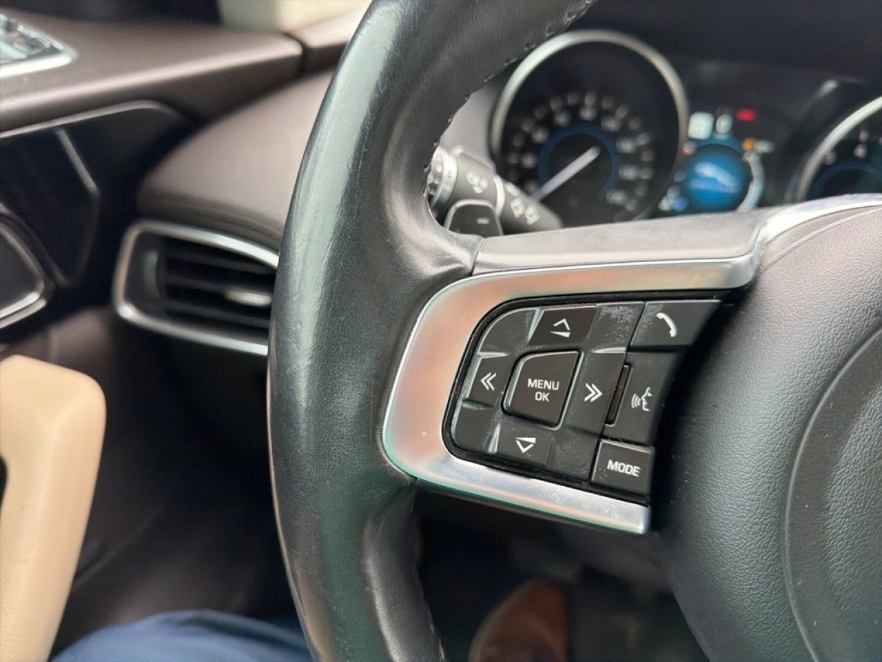 Used 2020 Jaguar F-PACE Prestige image 29