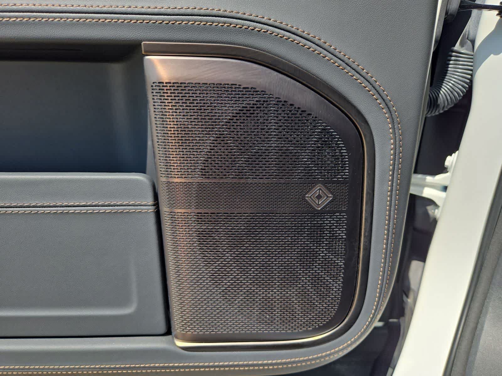 Used 2025 Rivian R1S Premium AWD/4WD image 30