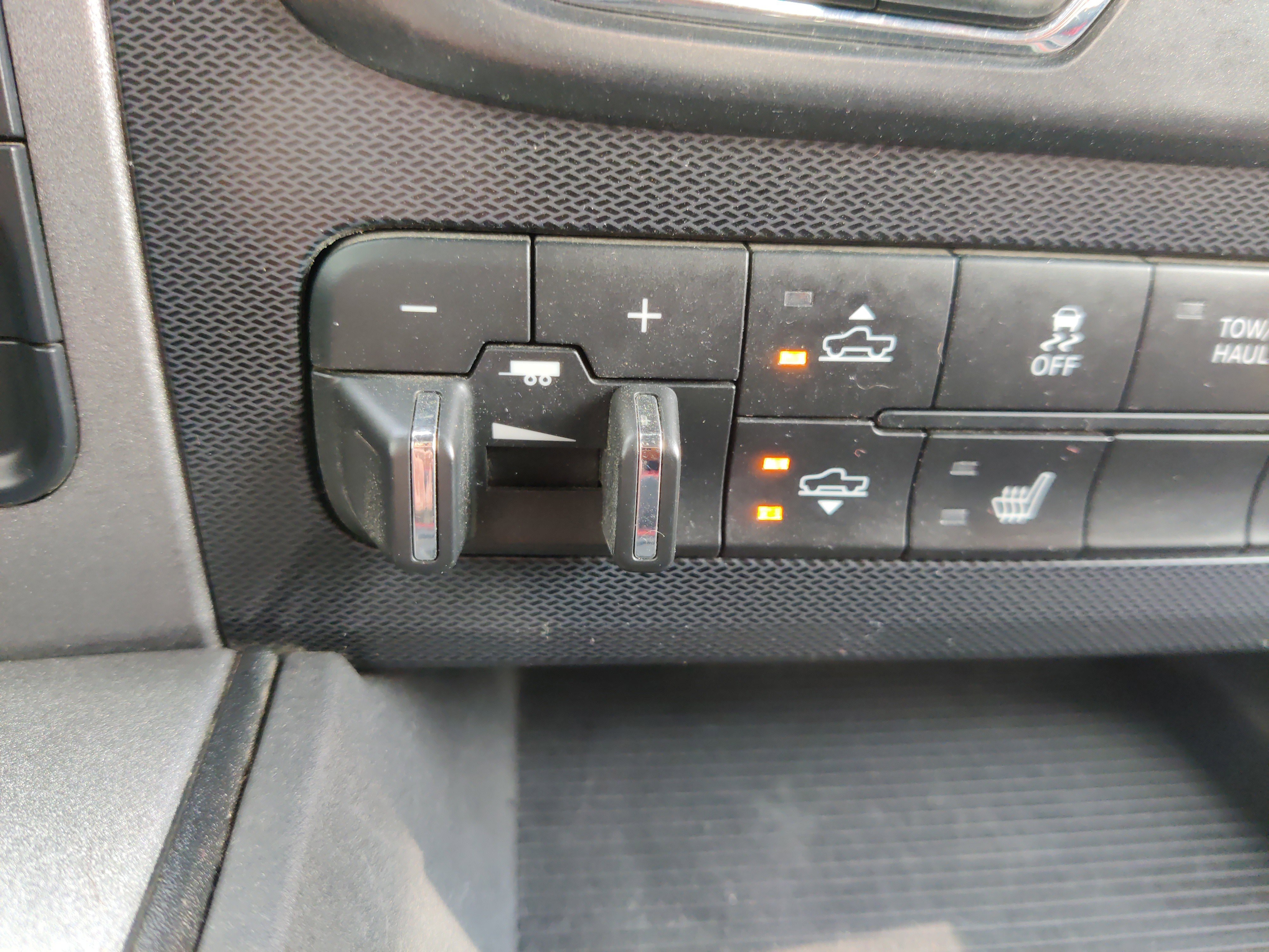 Used 2016 RAM 1500 Rebel w/ Luxury Group image 33