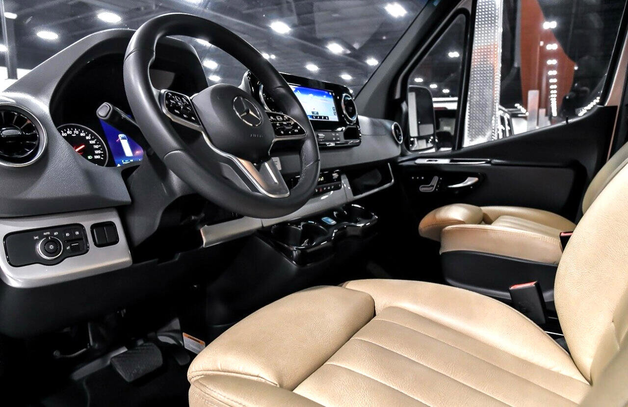 Used 2022 Mercedes-Benz Sprinter 3500 image 9