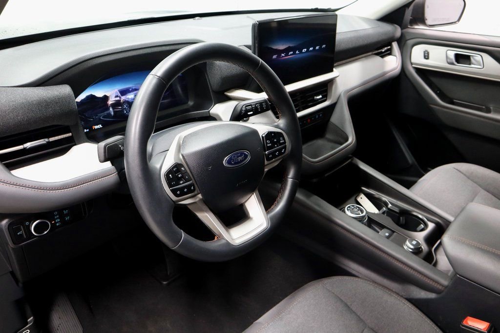 Certified 2025 Ford Explorer Active image 26