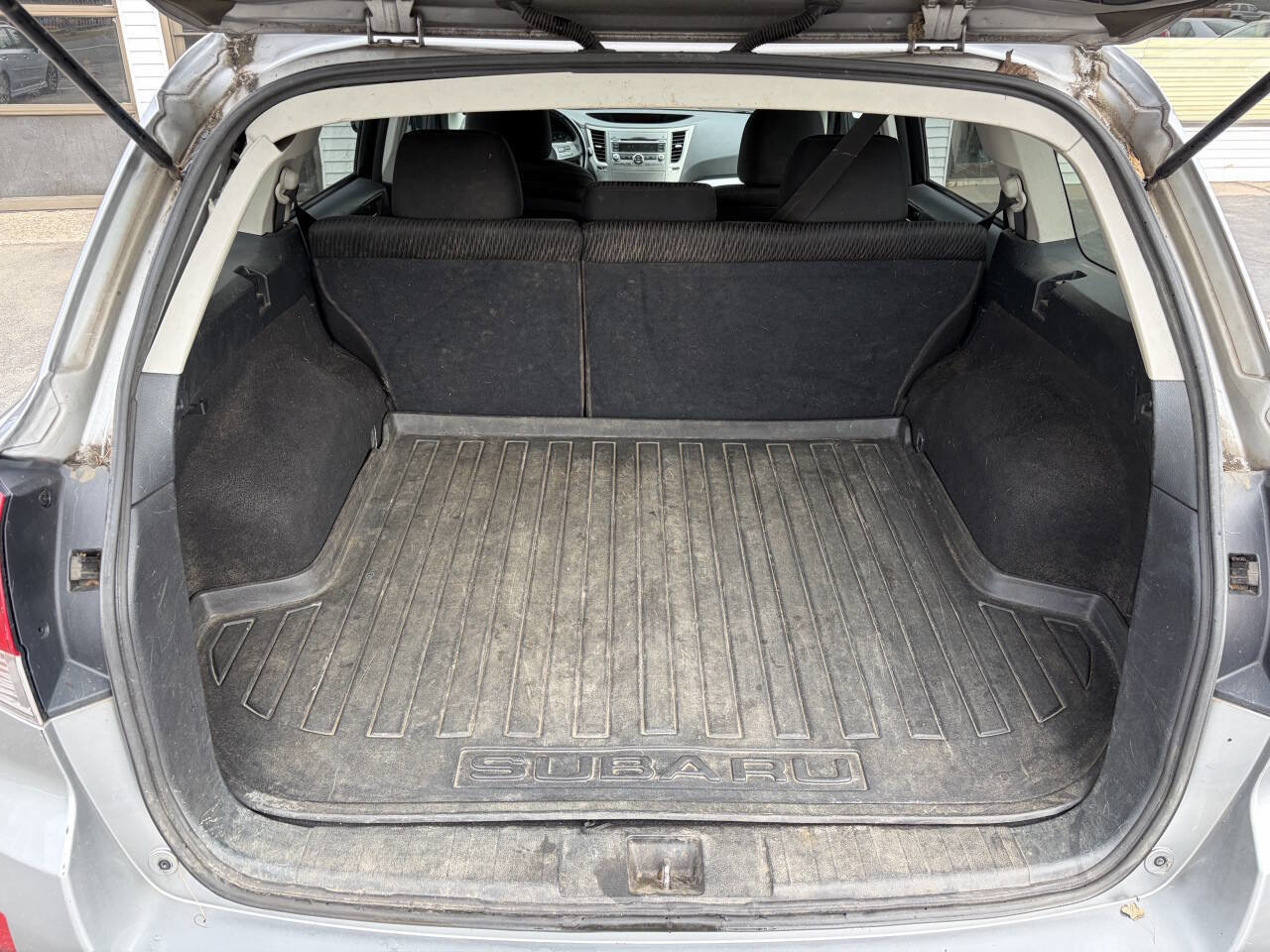 Used 2010 Subaru Outback 2.5i Premium image 15