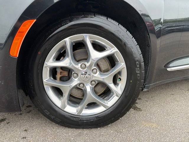 Used 2019 Chrysler Pacifica Limited FWD image 9