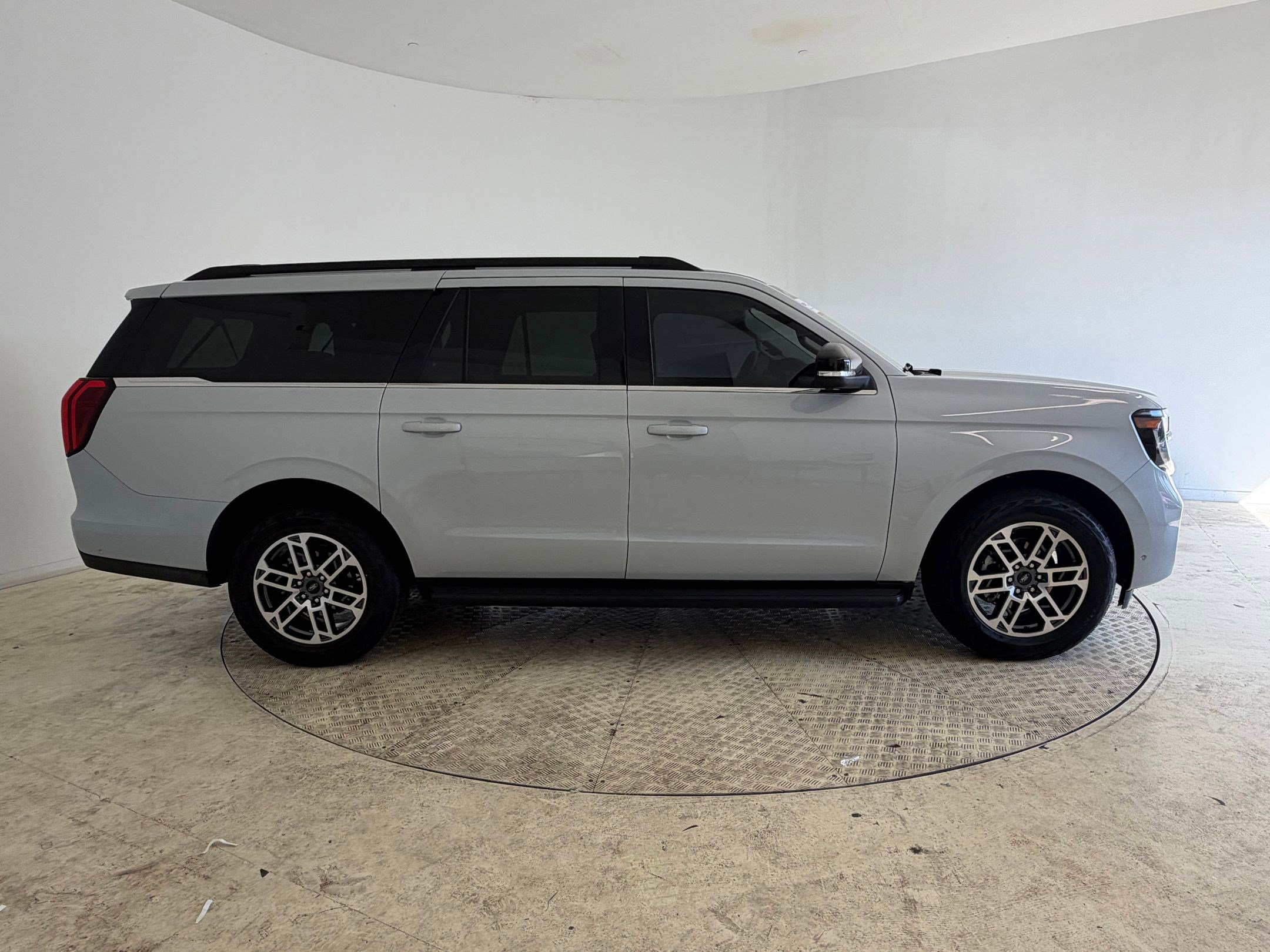 Used 2025 Ford Expedition Max Active AWD/4WD image 8