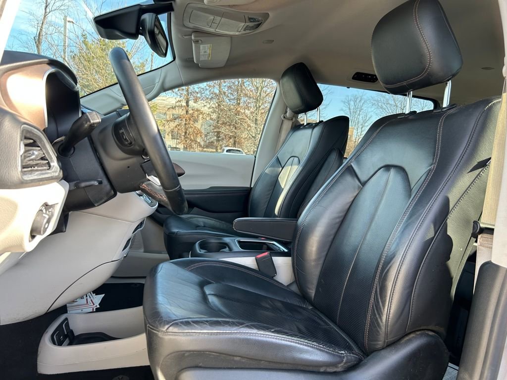 Used 2017 Chrysler Pacifica Touring-L Plus w/ Advanced Safetytec Group image 22