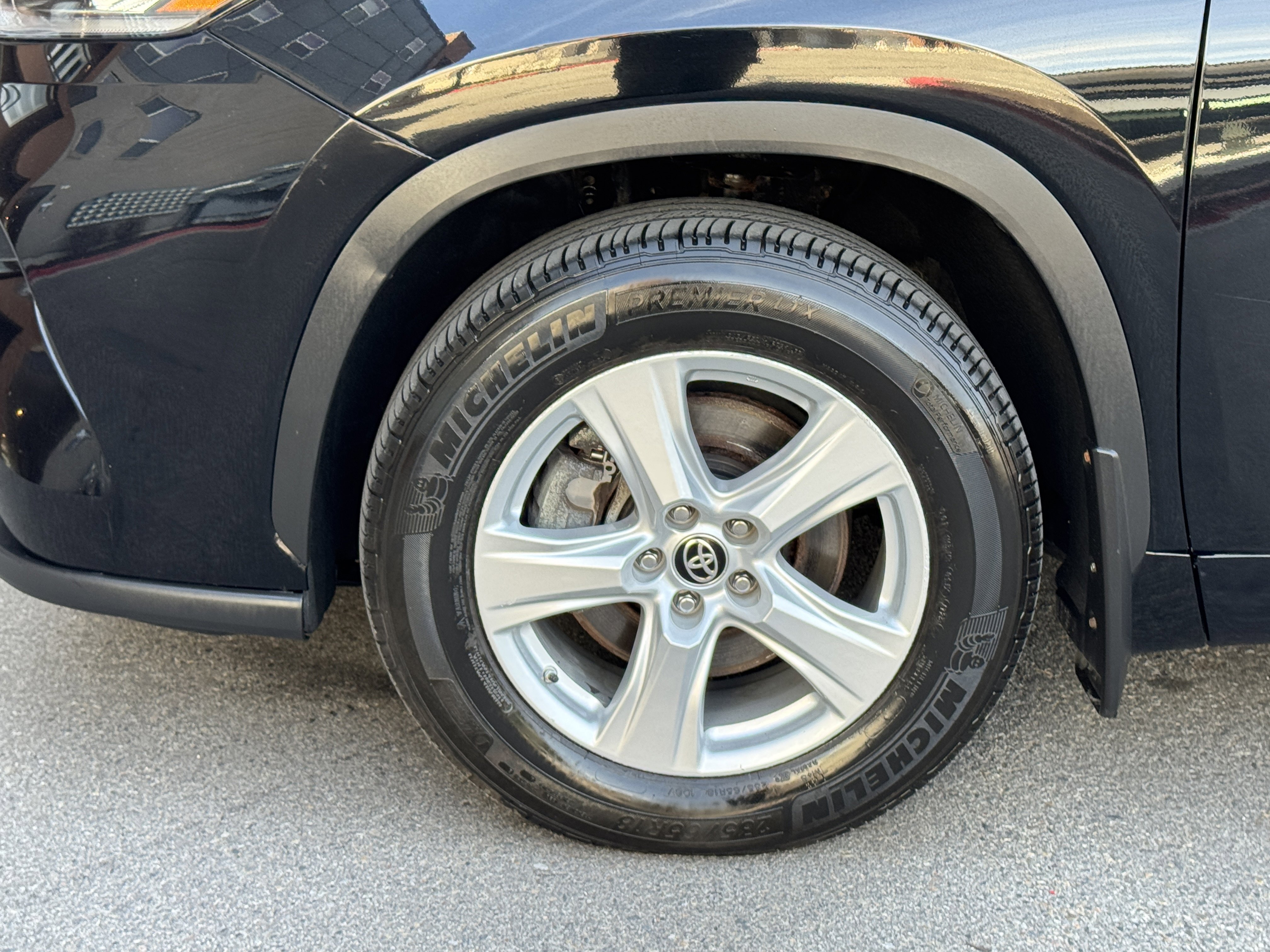 Used 2020 Toyota Highlander L image 11