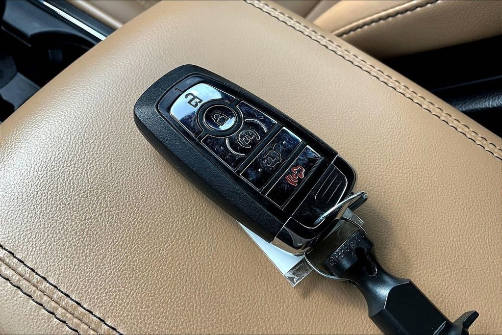 Used 2022 Lincoln Corsair Reserve w/ Equipment Group 201A image 11