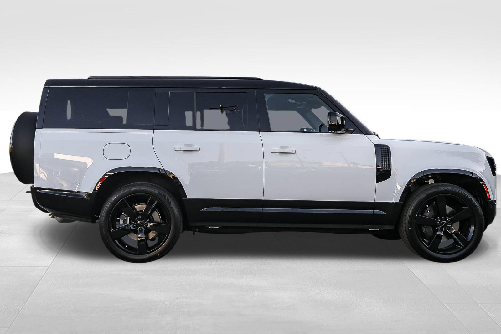 New 2026 Land Rover Defender 130 X-Dynamic SE AWD/4WD image 4