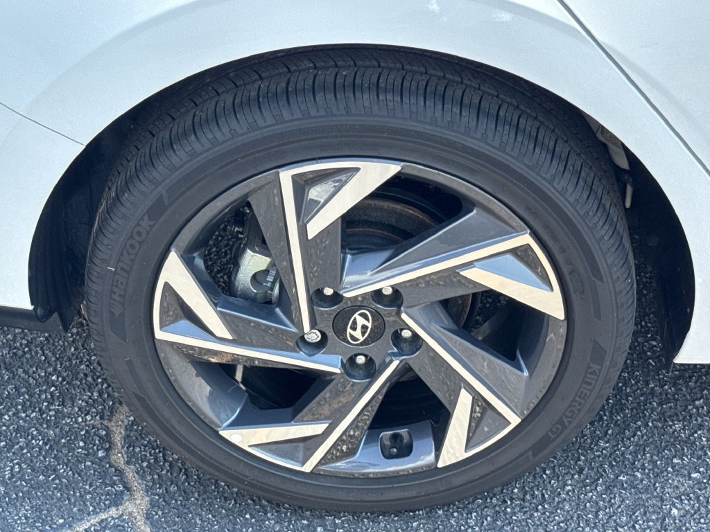 Used 2025 Hyundai Elantra SEL FWD image 17