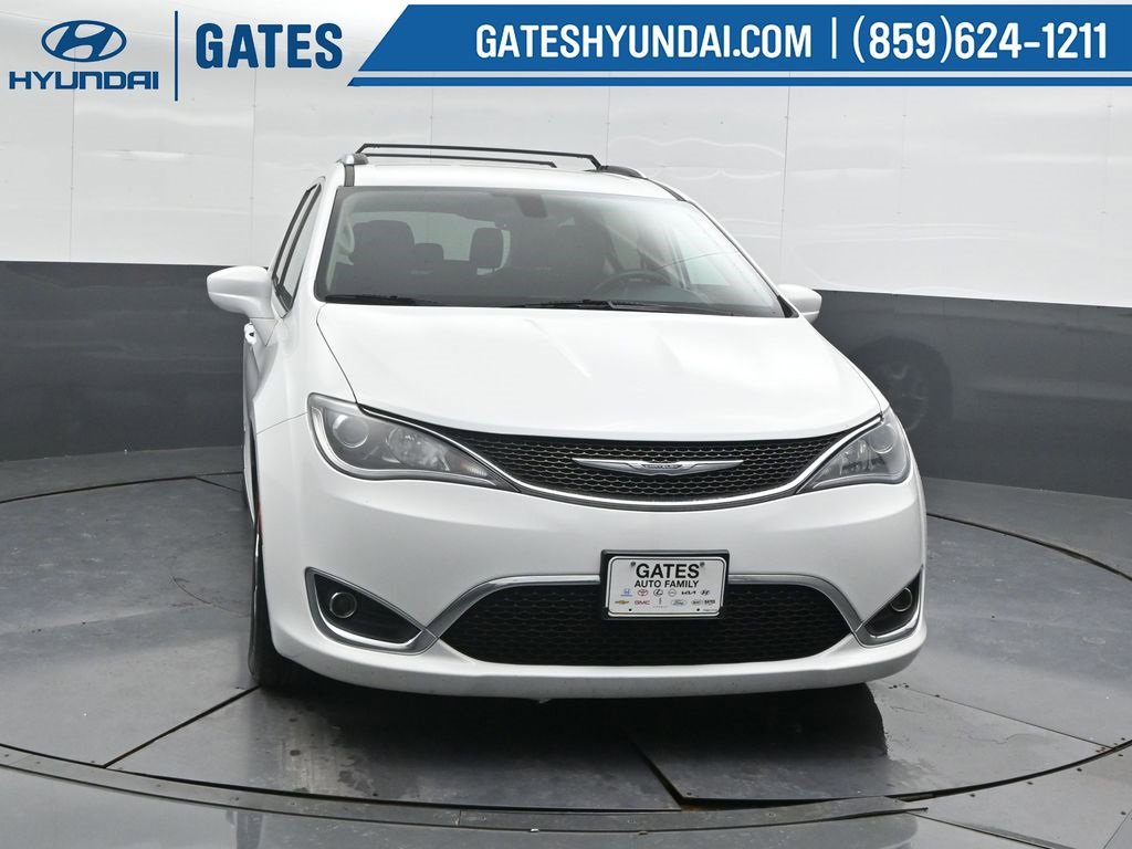 Used 2017 Chrysler Pacifica Touring-L Plus image 5