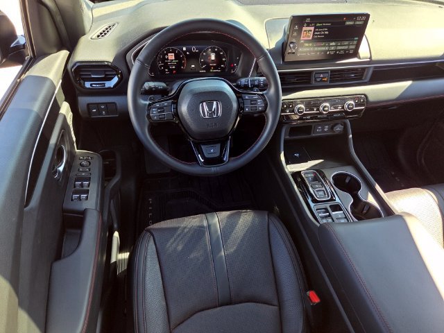 Used 2025 Honda Pilot Black Edition image 7
