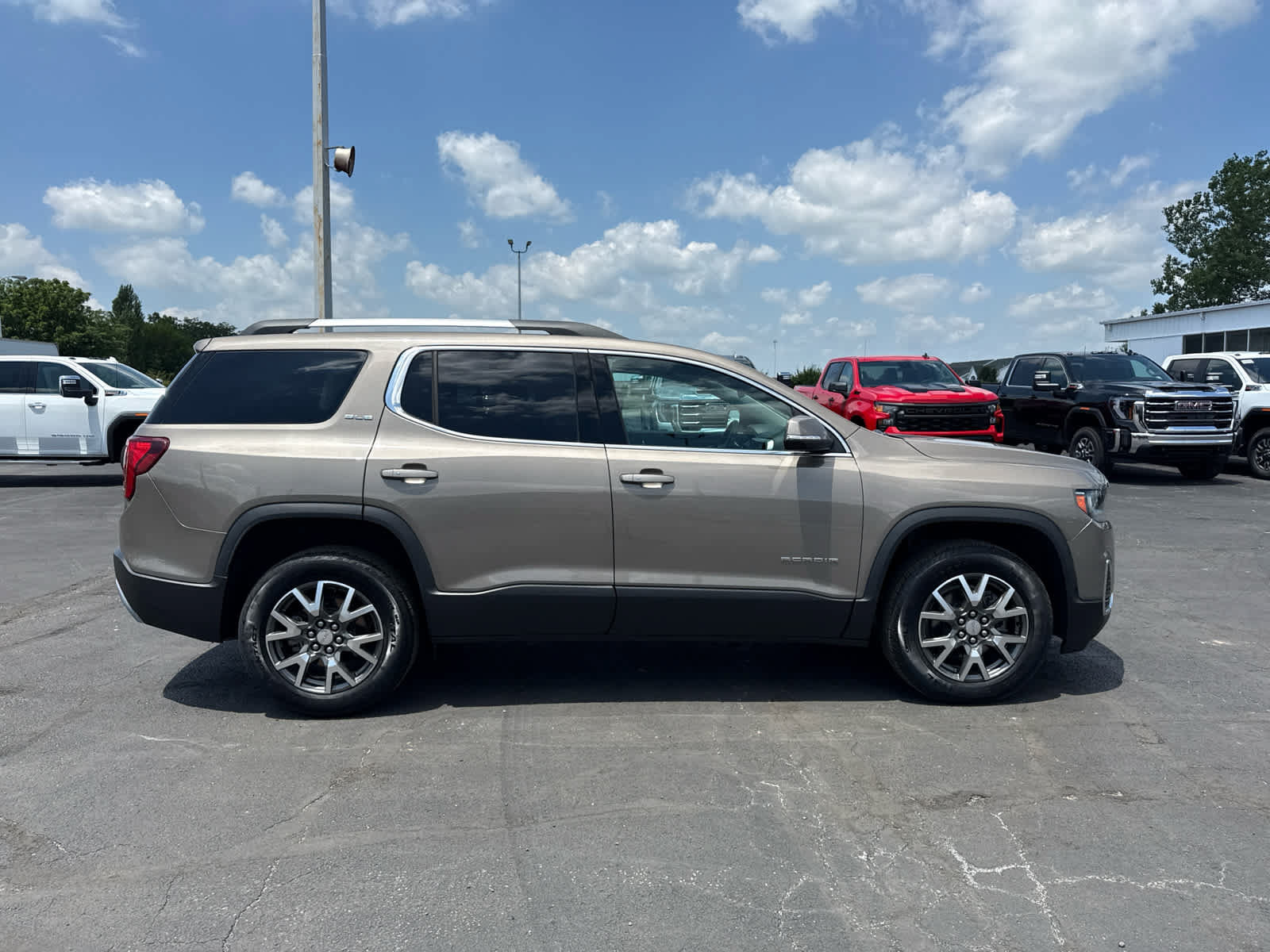 Certified 2023 GMC Acadia SLE w/ Driver Convenience Package AWD/4WD image 6