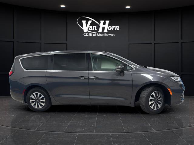 Used 2022 Chrysler Pacifica Touring-L FWD image 8