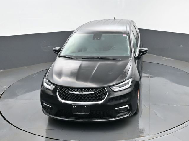 Used 2024 Chrysler Pacifica Touring-L image 23