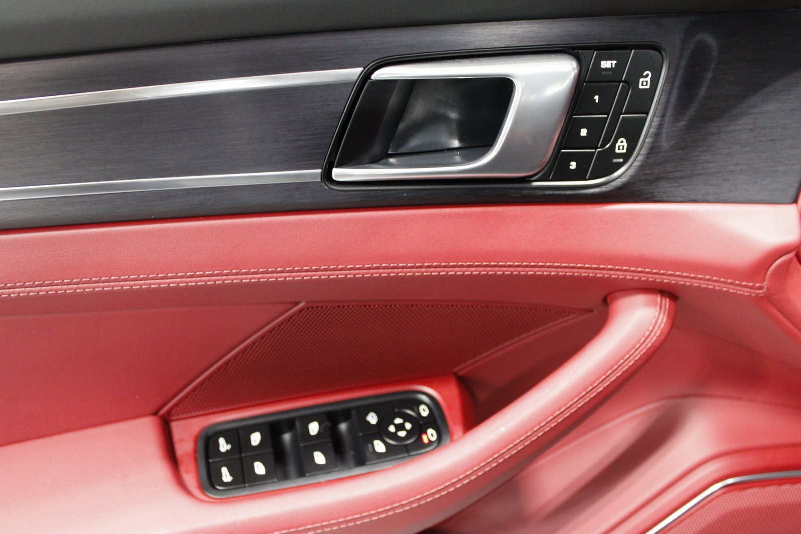 Certified 2022 Porsche Panamera 4 Platinum Edition image 25