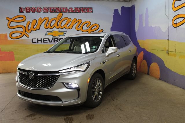 Used 2022 Buick Enclave Avenir w/ Avenir Technology Package AWD/4WD image 2