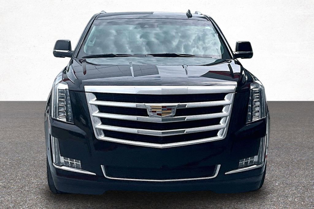 Used 2019 Cadillac Escalade Luxury image 3